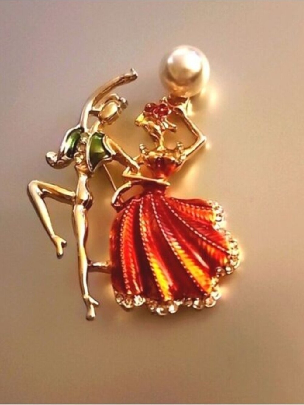 DANCING COUPLE Gemstone   Brooch